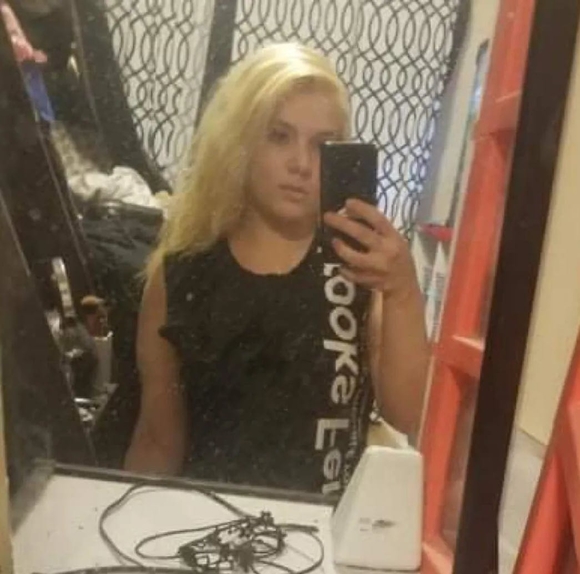 Meet your Posher, Zoe - Picture 1 of 3